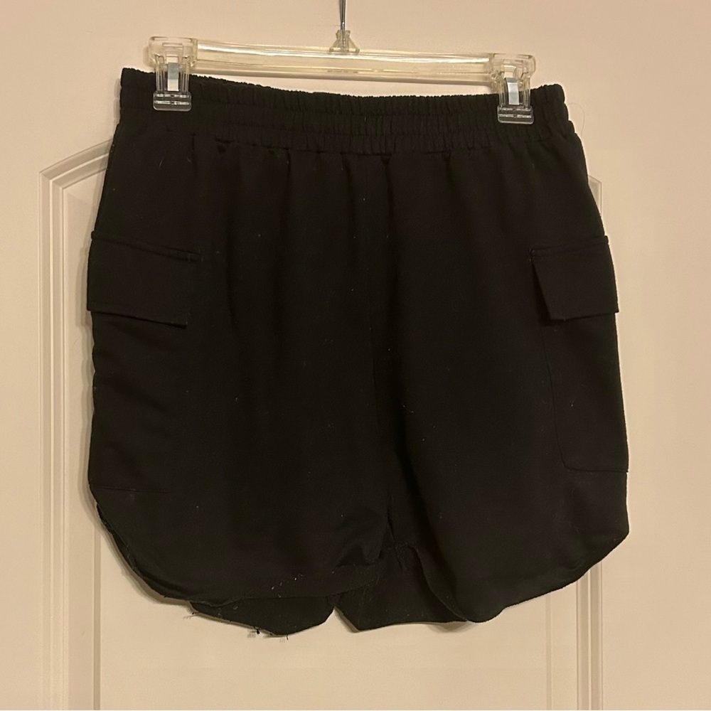 Black medium cargo shorts
